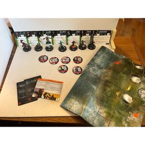 Horror Clix HELLBOY And The B.P.R.D 7-Figures Wizkids Hero Clix w Cards and Map